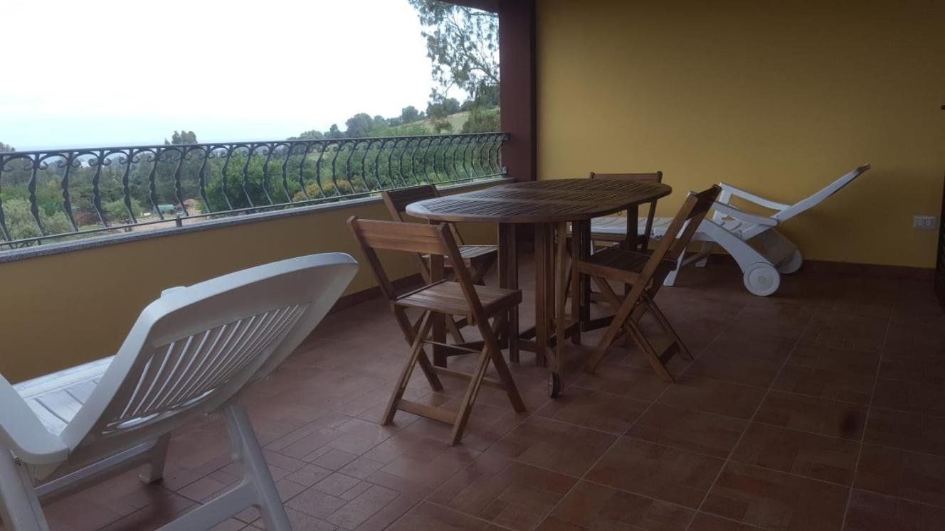 Appartamento In Splendido E Riservato Villaggio, Marina Di Tertenìa Exteriör bild